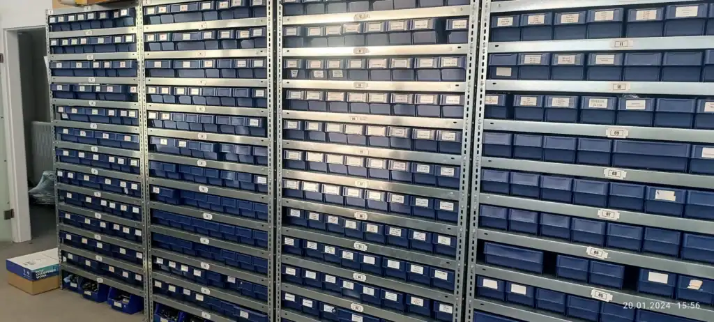Ersatzteillager für CNC-Elektronik