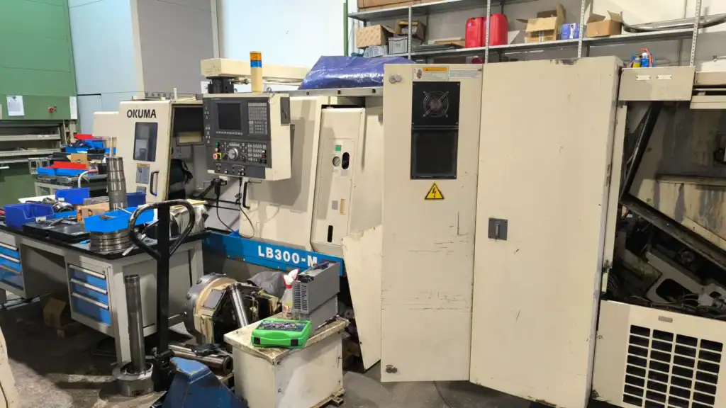 Okuma LB300M CNC-Maschine im Servicebereich