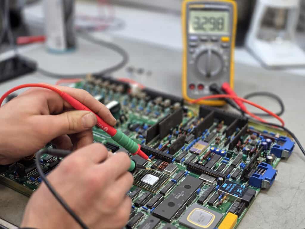 Accueil | Service & maintenance CNC Okuma – Réparation électronique CNC