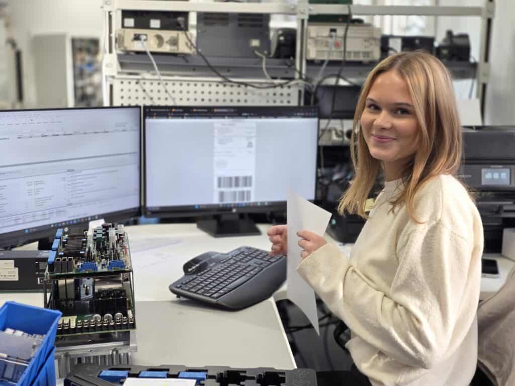 Office employee working at the CNC service desk