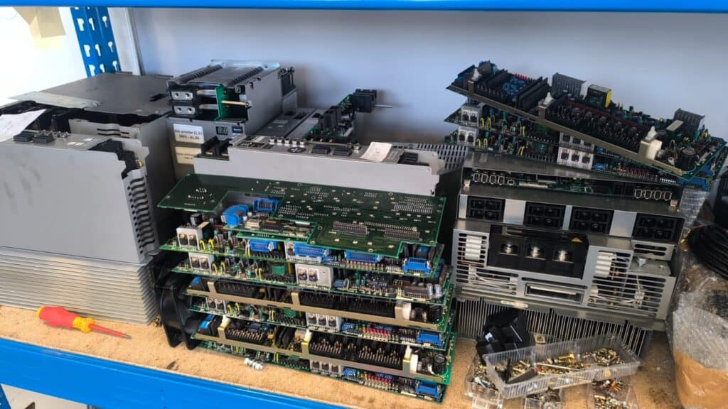 Inicio | Servicio y mantenimiento CNC Okuma – Reparación de electrónica CNC